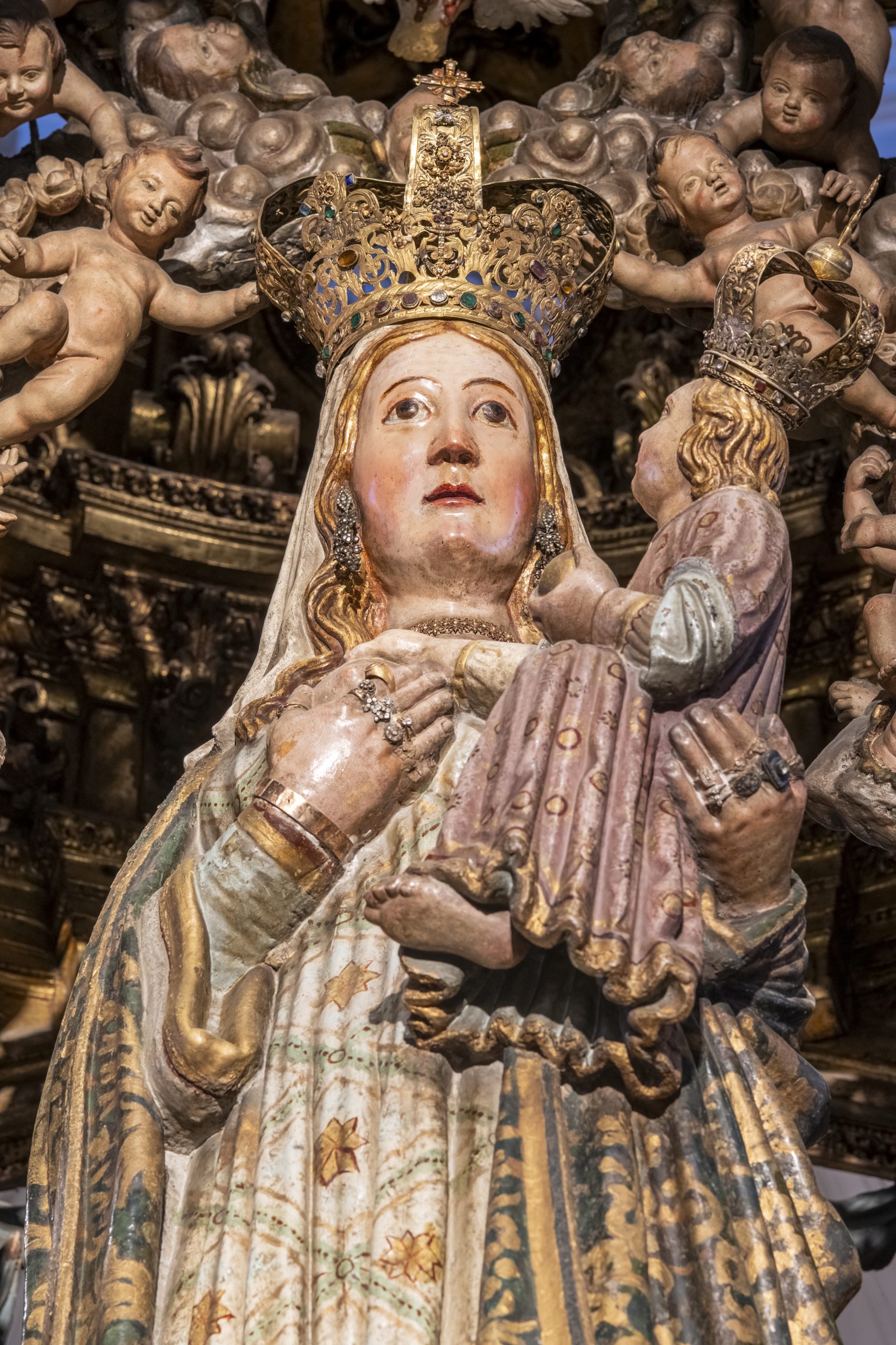 Detalle de la Virgen de los Ojos Grandes y el Niño